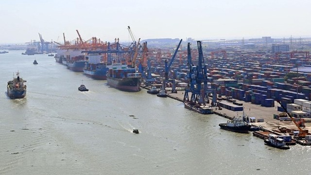 附图：越南港口货物吞吐量猛增。（图片来源：越通社）