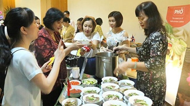 越南的河粉颇受食客的欢迎。（图片来源：越通社）