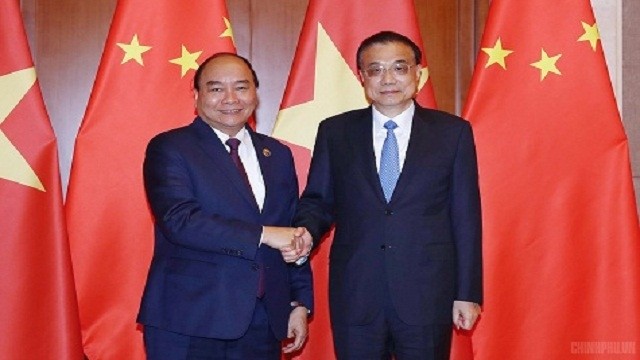 越南政府总理阮春福与中国国务院总理李克强举行会谈。（图片来源：VGP）