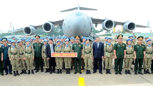 越南首支赴南苏丹维和一号二级野战医院医疗队出征仪式。（图片来源：信息报）