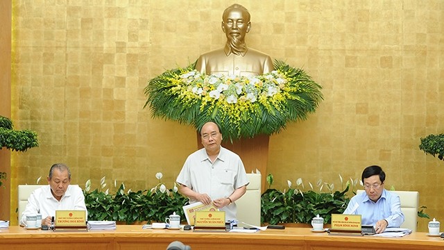 阮春福总理在会上发言。（图片来源：陈海 摄）