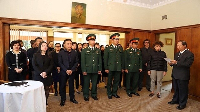 越南驻南非大使馆举行原越南国家主席黎德英大将吊唁仪式。