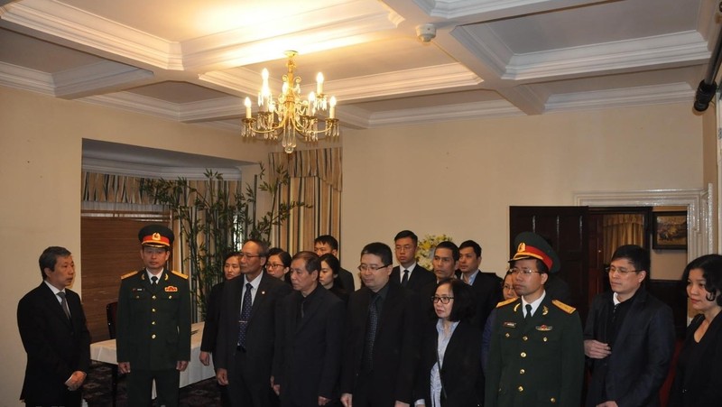 陈玉安大使回顾了黎德英大使为越南祖国建设与保卫事业所作出的巨大贡献。（图片来源：越通社）
