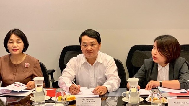 越南祖国阵线中央委员会副主席兼秘书长候阿令。