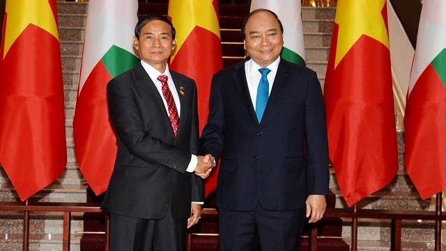 越南政府总理阮春福与缅甸总统吴温敏。（陈海 摄）