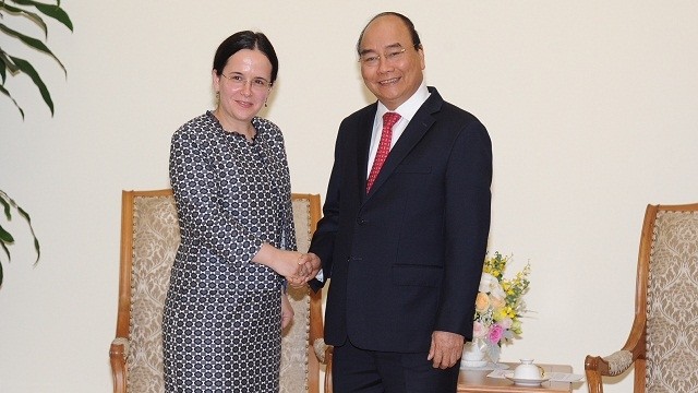 阮春福总理会见罗马尼亚外交部国务秘书格奥尔基策。（陈海 摄）