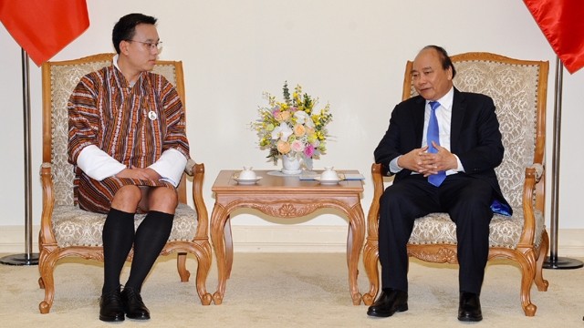 阮春福总理会见不丹国家委员会主席塔希•多尔吉。（图片来源：陈海 摄）