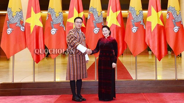 越南国会主席阮氏金银与不丹国家委员会主席塔希•多吉。（图片来源：越南国会门户网站）