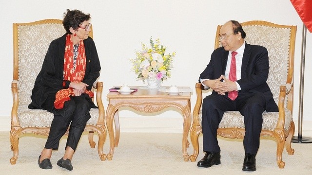 阮春福总理会见挪威驻越南大使格莱特•洛兴。（陈海 摄）