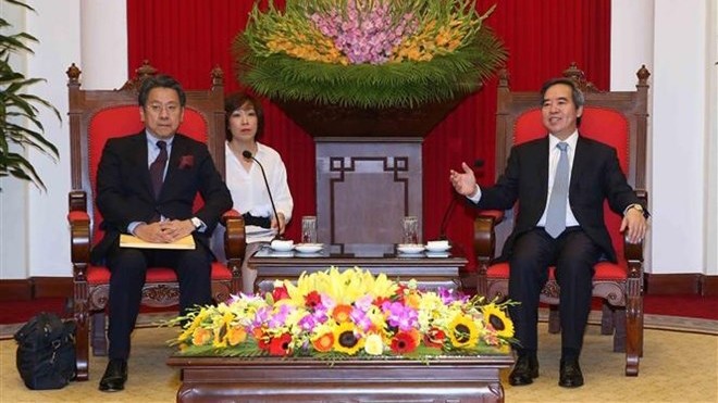 越共中央经济部部长阮文平会见日本国际协力银行执行董事前田匡史。