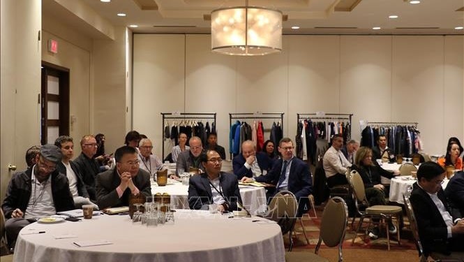 研讨会吸引加拿大35家企业参加。