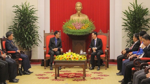 越共中央宣教部部长武文赏会见老挝人民革命青年团代表团。