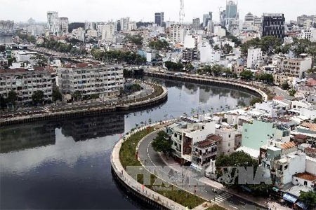 胡志明市饶禄-市艺运河流域环境卫生项目暨黄沙和长沙道路项目（从富闰郡到平盛郡的路段）。 (Photo: 图片来源：越通社)