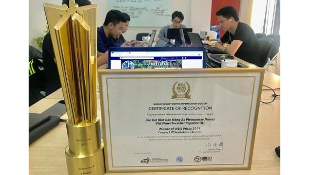 越南Chatbot技术股份公司荣获“企业电子化”奖项。