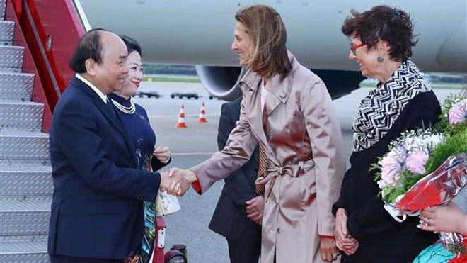 挪威外交部国务秘书玛丽安·哈根迎接阮春福总理。