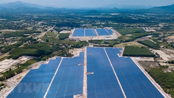 吉侠太阳能发电厂全景。