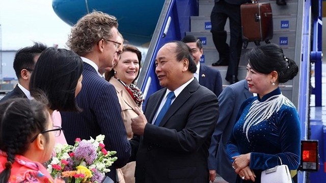 阮春福总理抵达斯德哥尔摩阿兰达国际机场，开始对瑞典进行正式访问。（图片来源：越通社）