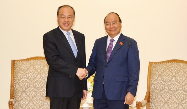 越南政府总理阮春福会见中国云南省省长阮成发。（陈海 摄）