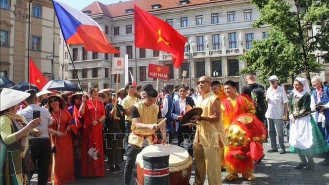 越南代表团的表演节目。（图片来源：越通社）