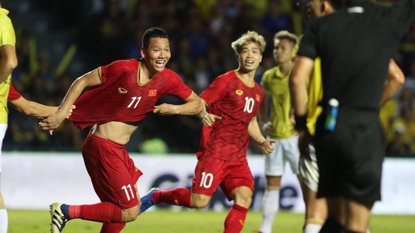 越南国足老将阮英德加时赛第94分头球破门泰国队，越南队2019年泰国王杯1-0取胜东道主泰国队。
