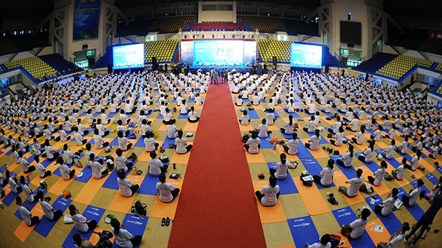 第五次国际瑜伽日活动在河内举行。