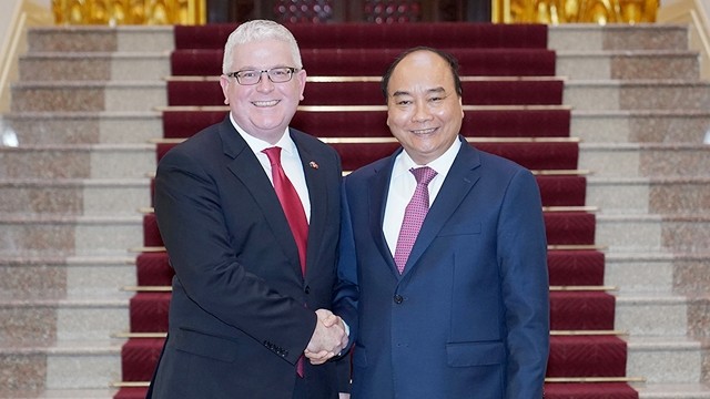 越南政府总理阮春福会见澳大利亚驻越南大使。（图片来源：陈海 摄）