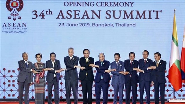越南政府总理阮春福出席第34届东盟峰会开幕式。