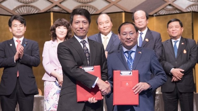 越南TMS集团与日本Yaegaki公司在日本‘越日投资促进会’上签署合作备忘录。
