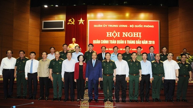 越南政府总理阮春福出席2019年全军军政会议。（陈海 摄）