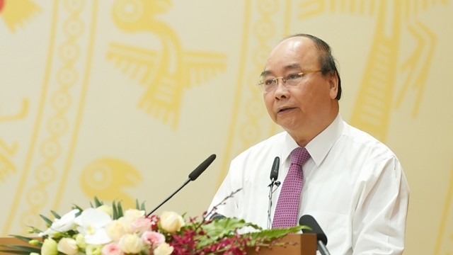 阮春福总理在会上讲话。