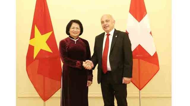 越南国家副主席邓氏玉盛会见瑞士总统乌利•毛雷尔。（图片来源：越南外交部提供）