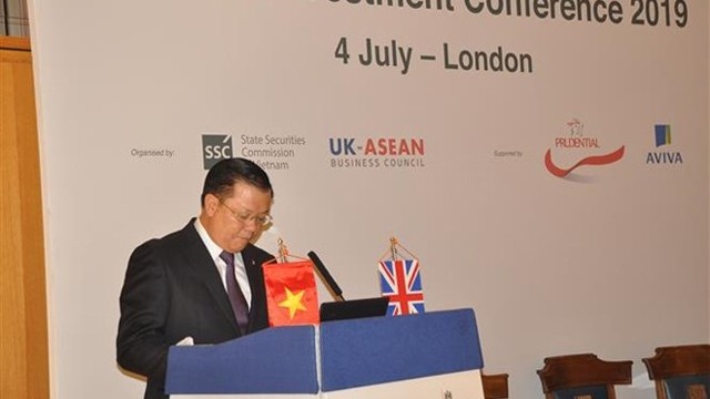 越南财政部长丁进勇在开幕式上发表讲话。（图片来源：越通社）