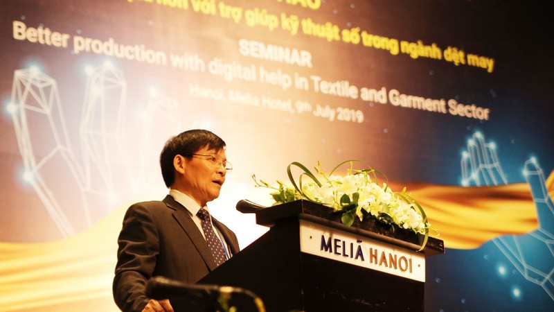 越南纺织服装协会主席张文锦在研讨会上发言。（图片来源：doanhnghiepthuonghieu.vn）
