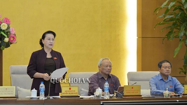 越南国会主席阮氏金银主持闭幕会。（图片来源：越南国会官网）