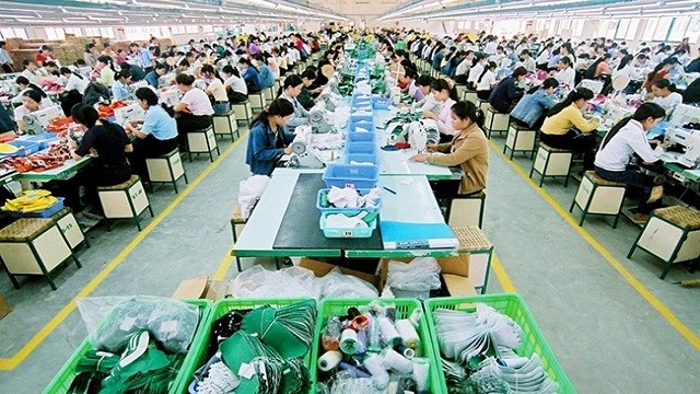 中国台湾姊春有限责任公司的生产线。（伯勇 摄）