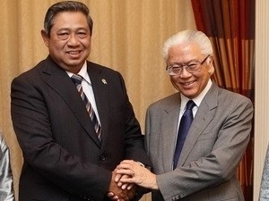 新加坡总统陈庆炎和印度尼西亚总统苏西诺。 (Photo: 图片来源：越通社)