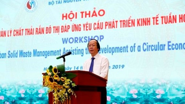 越南自然资源与环境部副部长武俊仁发表讲话。（图片来源：越通社）