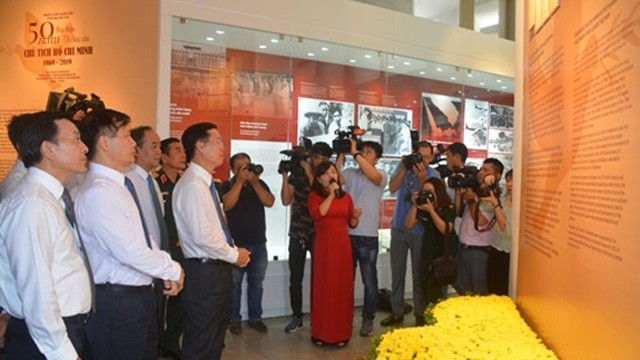 胡志明主席遗嘱落实50周年专题展在河内开展。