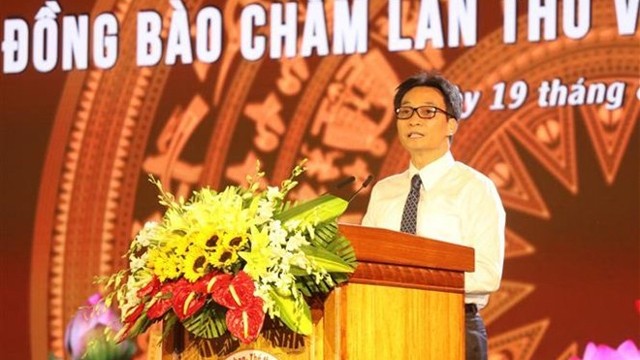越南政府副总理武德儋发表讲话。（图片来源：越通社）