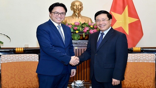 越南政府副总理兼外交部长范平明会见柬埔寨驻越大使波拉克。