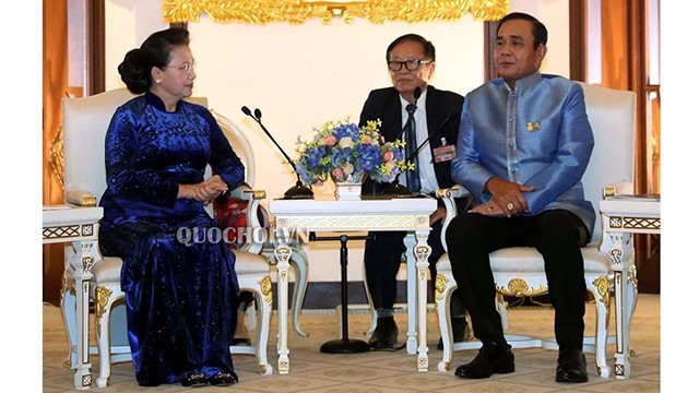 越南国会主席阮氏金银与泰国总理巴育。