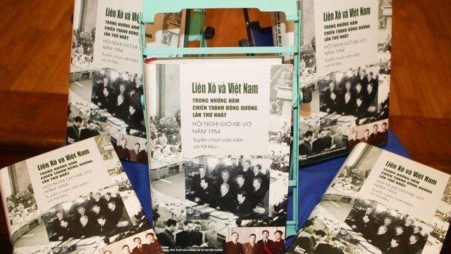 《1954年日内瓦会议——第一次印度支那战争中的越南与苏联》越语版书籍。