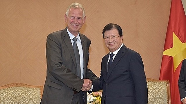 越南政府副总理郑廷勇会见德国驻越副大使Bjorn Koslowski。