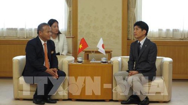 越南驻日本大使武鸿南会见日本群马县知事山本一太。（图片来源：越通社）