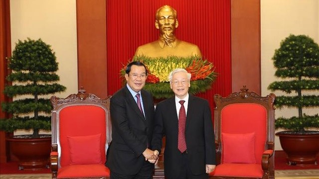 越共中央总书记、国家主席阮富仲10月4日会见柬埔寨人民党主席、政府首相洪森。