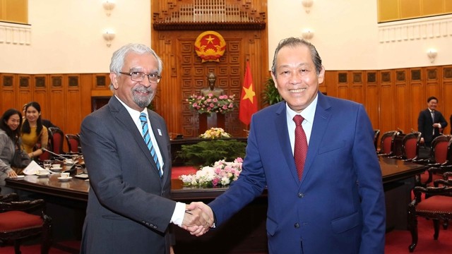 越南政府常务副总理张和平会见联合国驻越南协调员卡玛勒•马特拉。