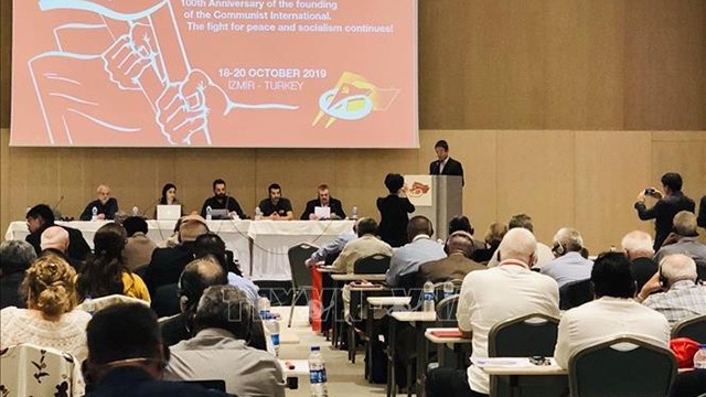 越南共产党代表团出席第21次共产党和工人党国际会议。