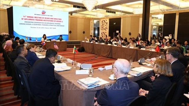 第14届东盟与中日韩外交学院院长会在河内召开。