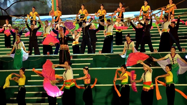 泰族文化节上演出的精彩节目之一。
