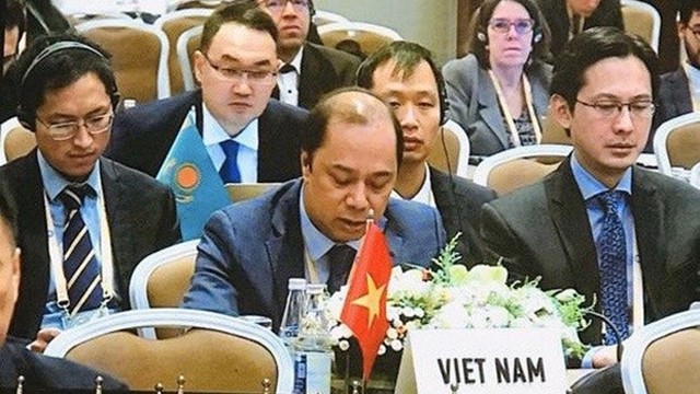 越南外交部副部长阮国勇率领越南代表团出席会议。